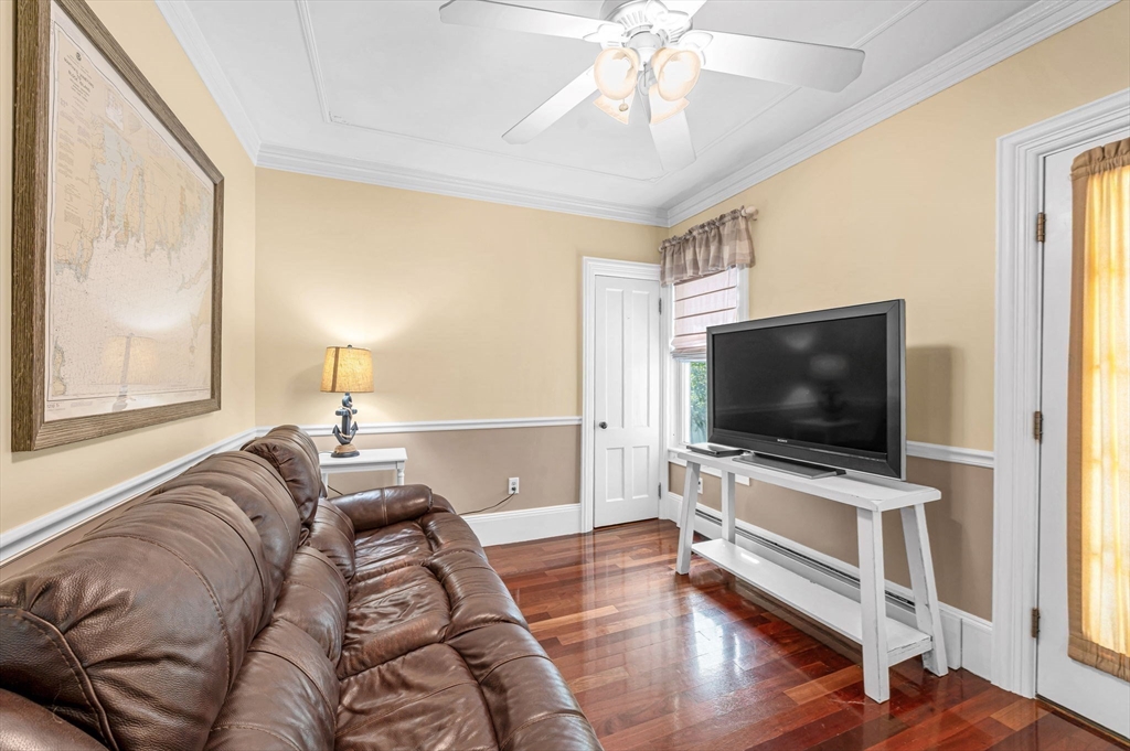 1030 Pine St Property Photo 13