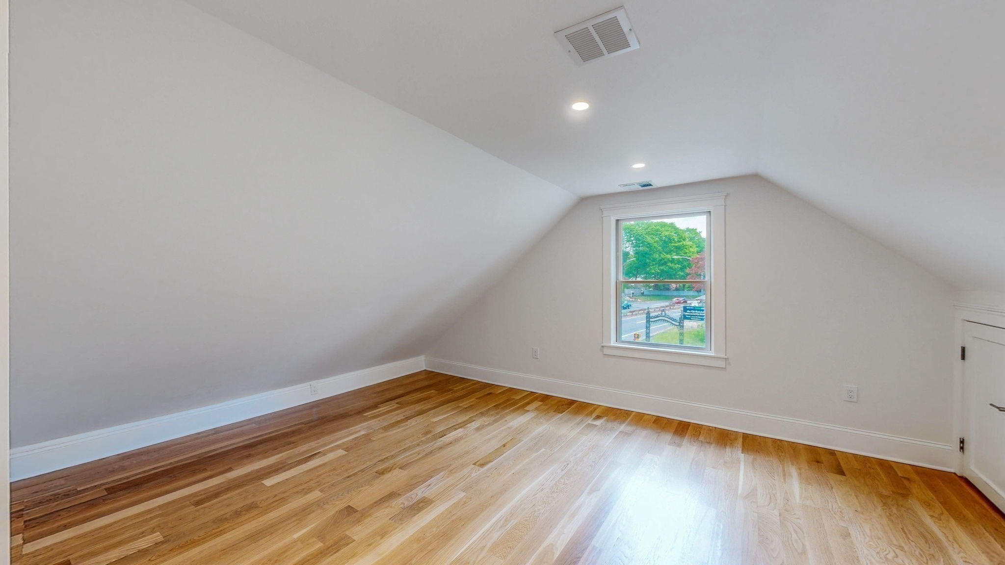 37 Oakland St Property Photo 27