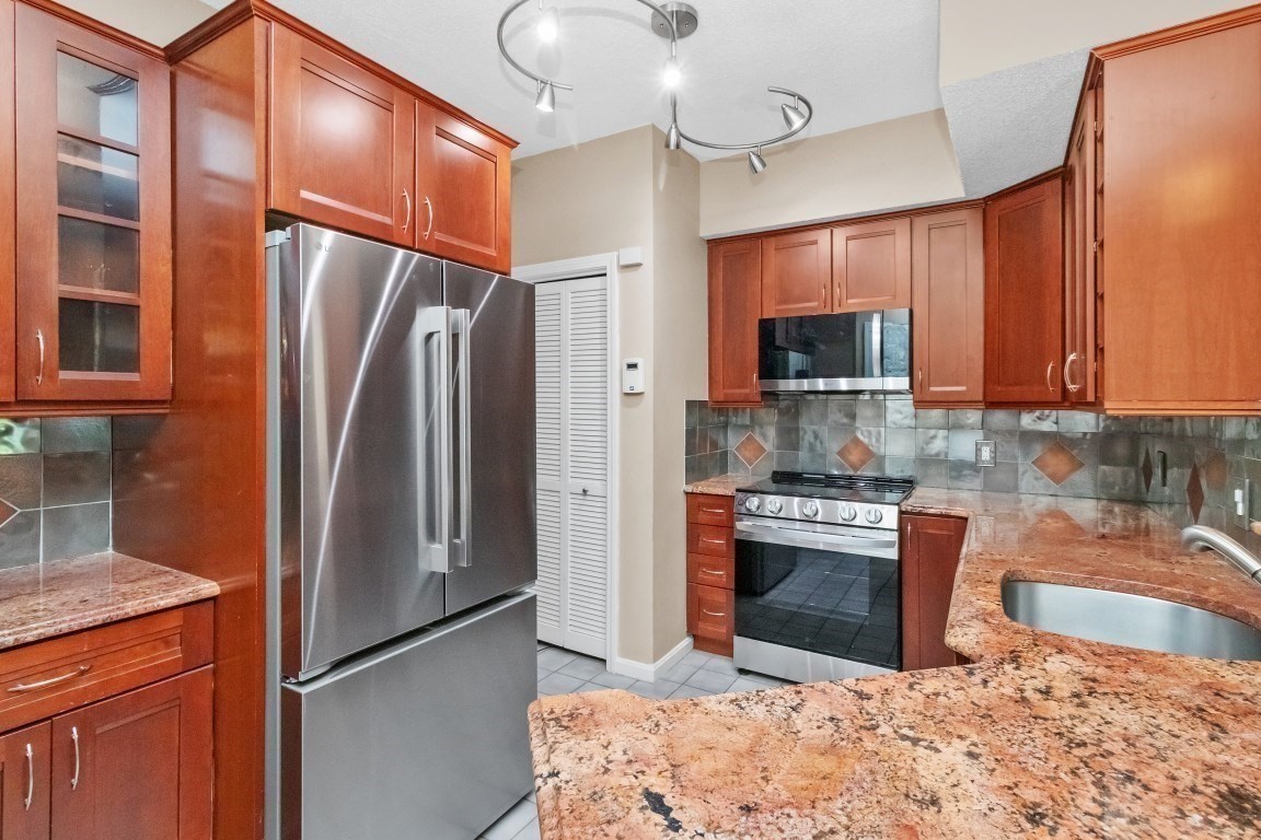 49 Bradford Commons Ln # 49 Property Photo 4
