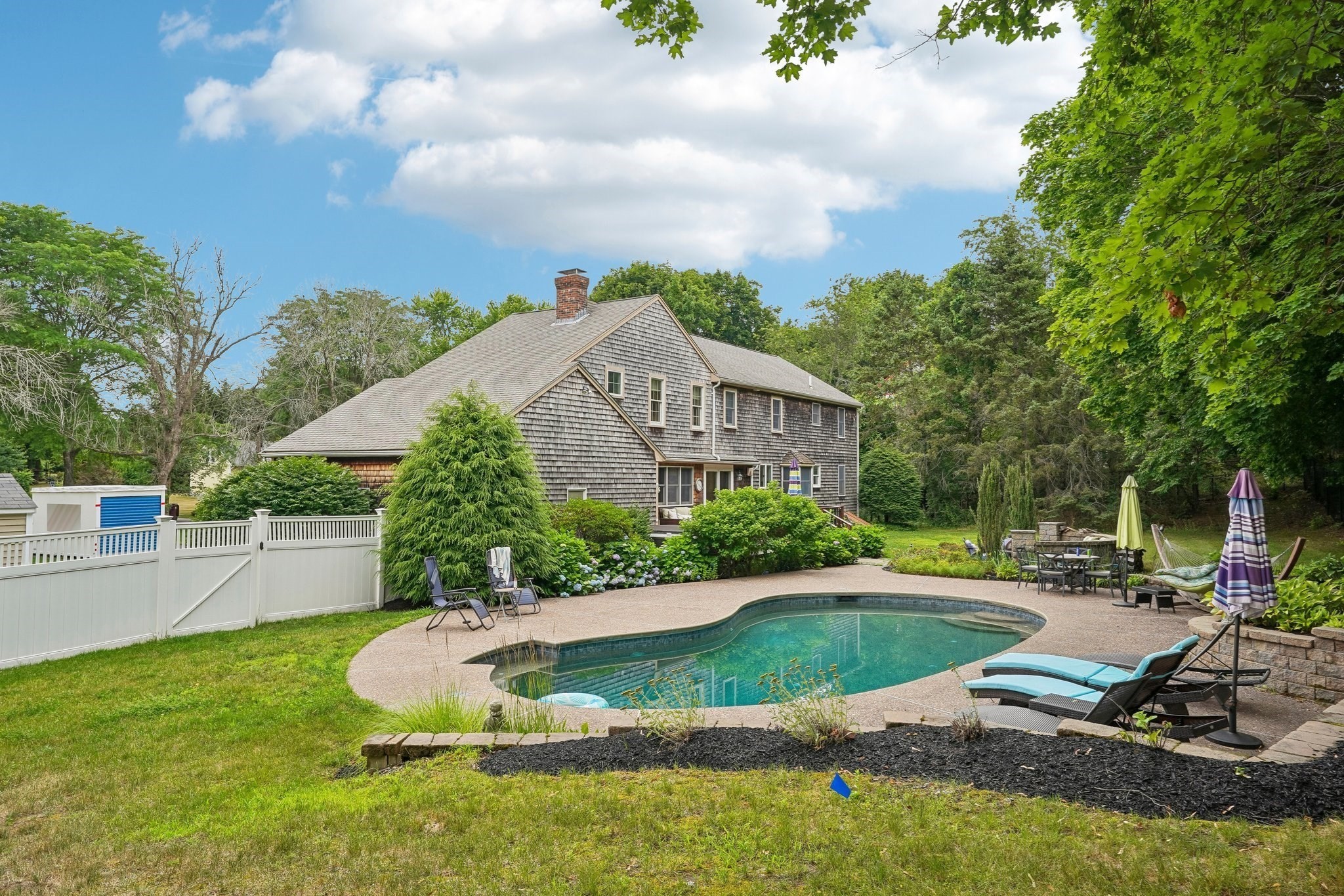 2 Berkley Cir Property Photo 2