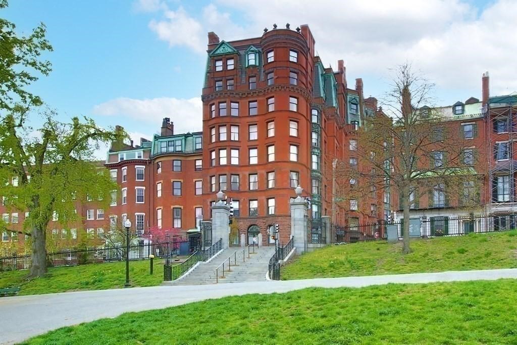 34.5 Beacon St Ph Property Photo 1