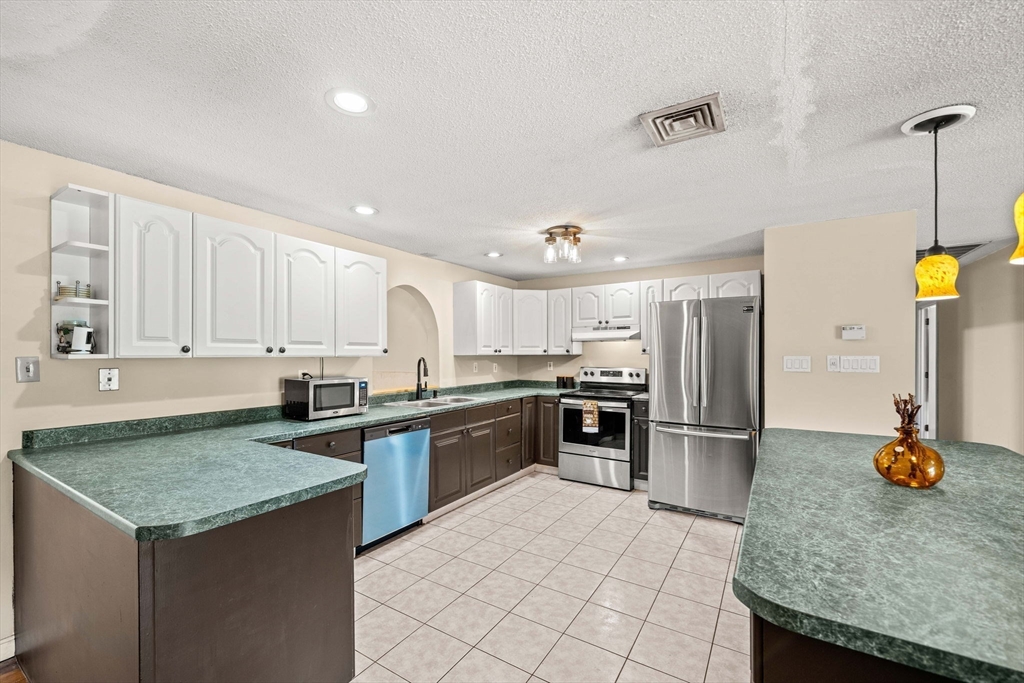 240 Hampstead St Property Photo 12
