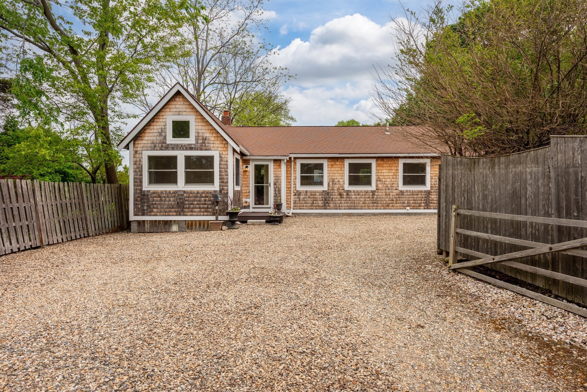 8 Hideaway Place Property Photo 1