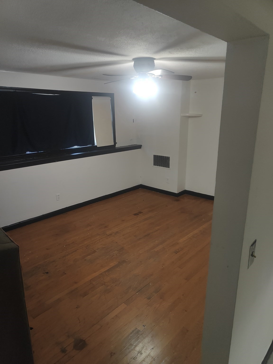19 Glen St # 1 Property Photo 6