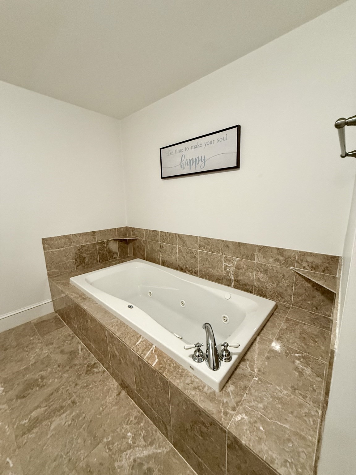 414 Mount Hope St # 104 Property Photo 9