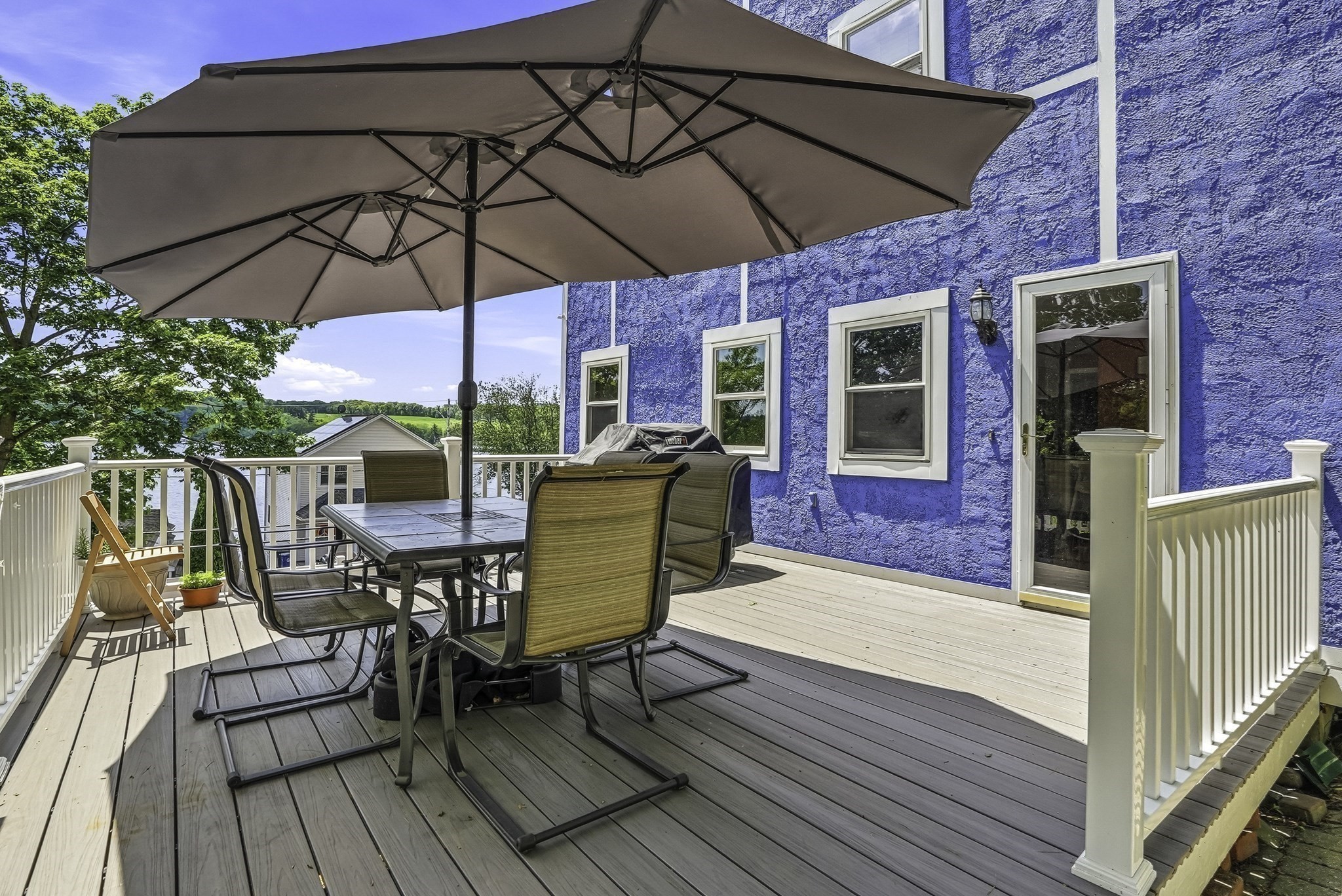 50 Lakeshore Dr Property Photo 3