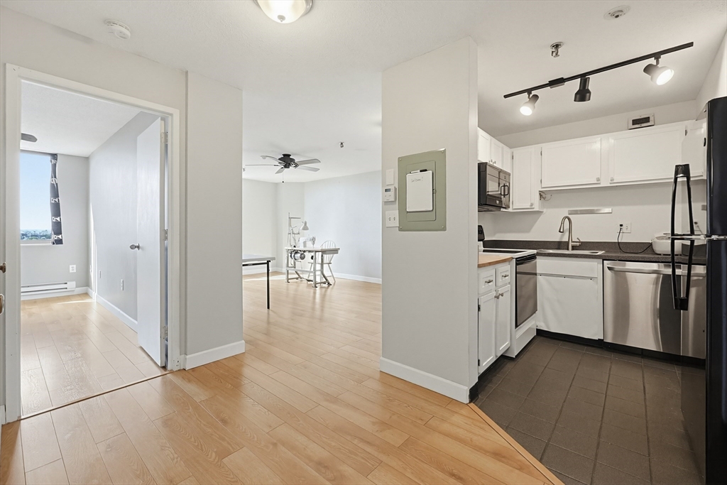 77 Adams St # 1102 Property Photo 7