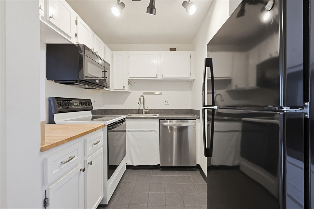 77 Adams St # 1102 Property Photo 12