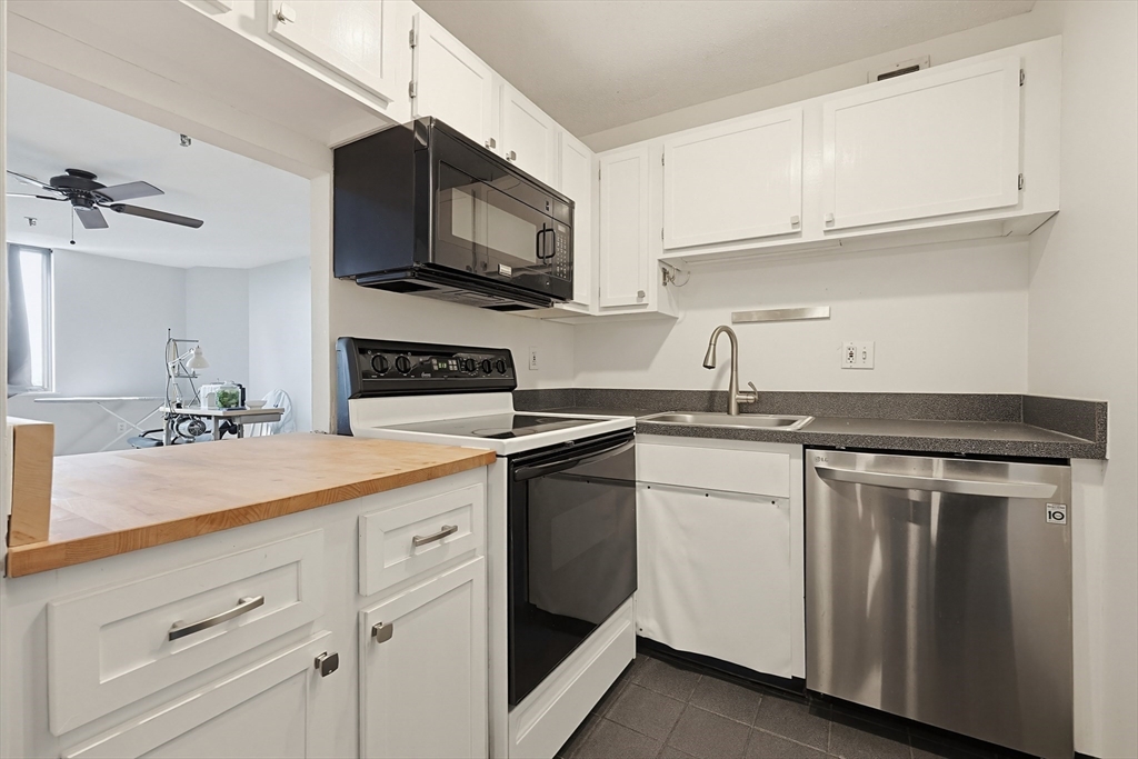77 Adams St # 1102 Property Photo 13