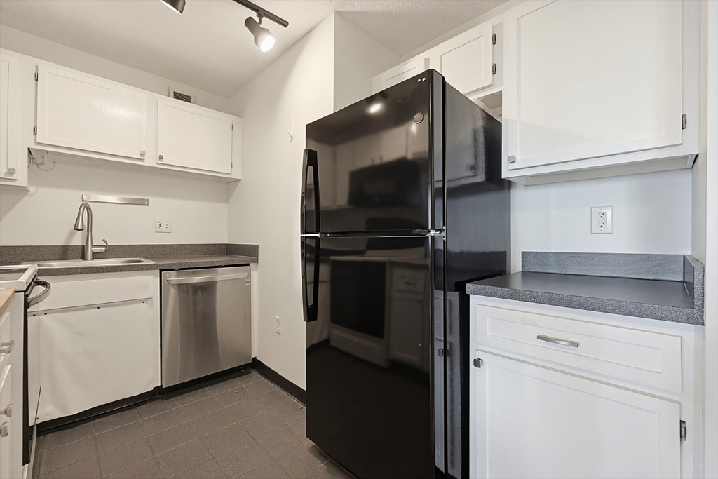 77 Adams St # 1102 Property Photo 14
