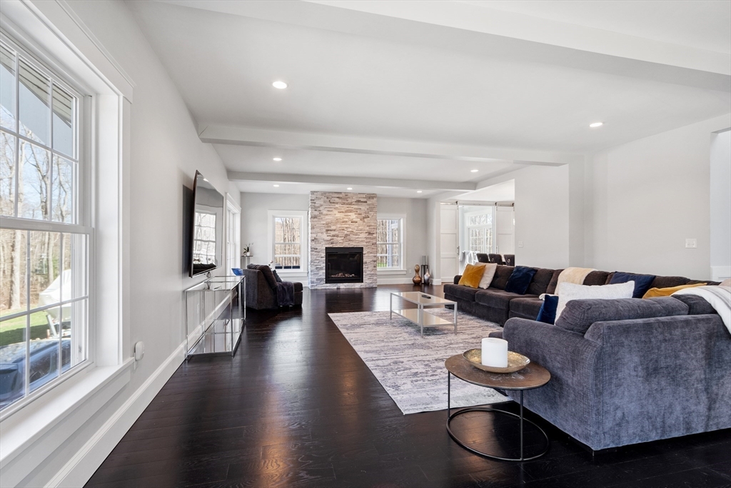 3 Toronto Ave Property Photo 9
