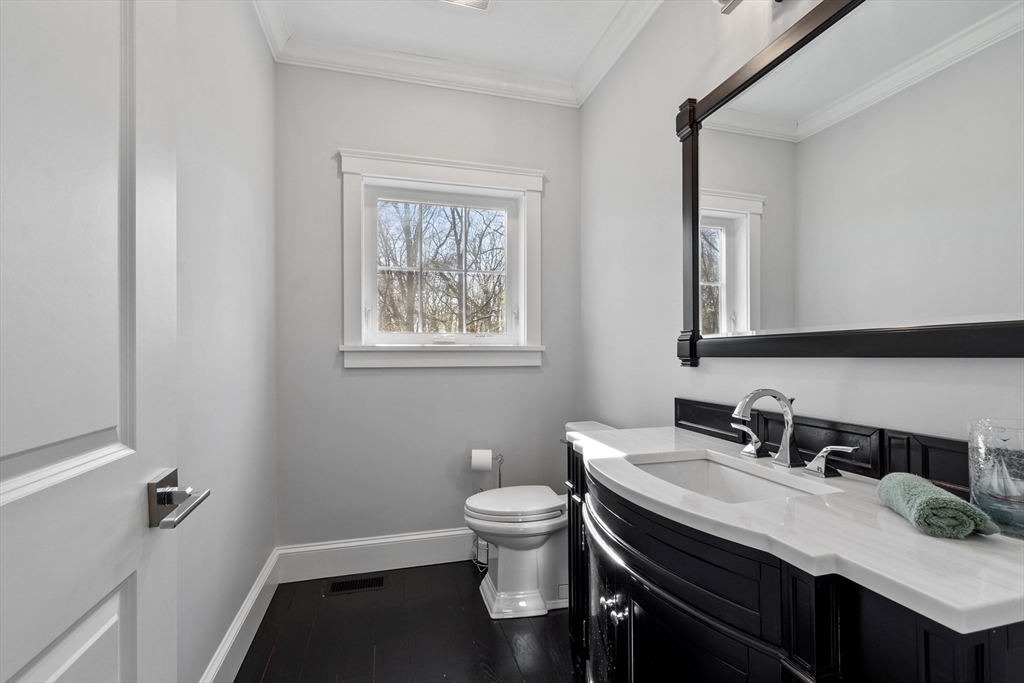 3 Toronto Ave Property Photo 13