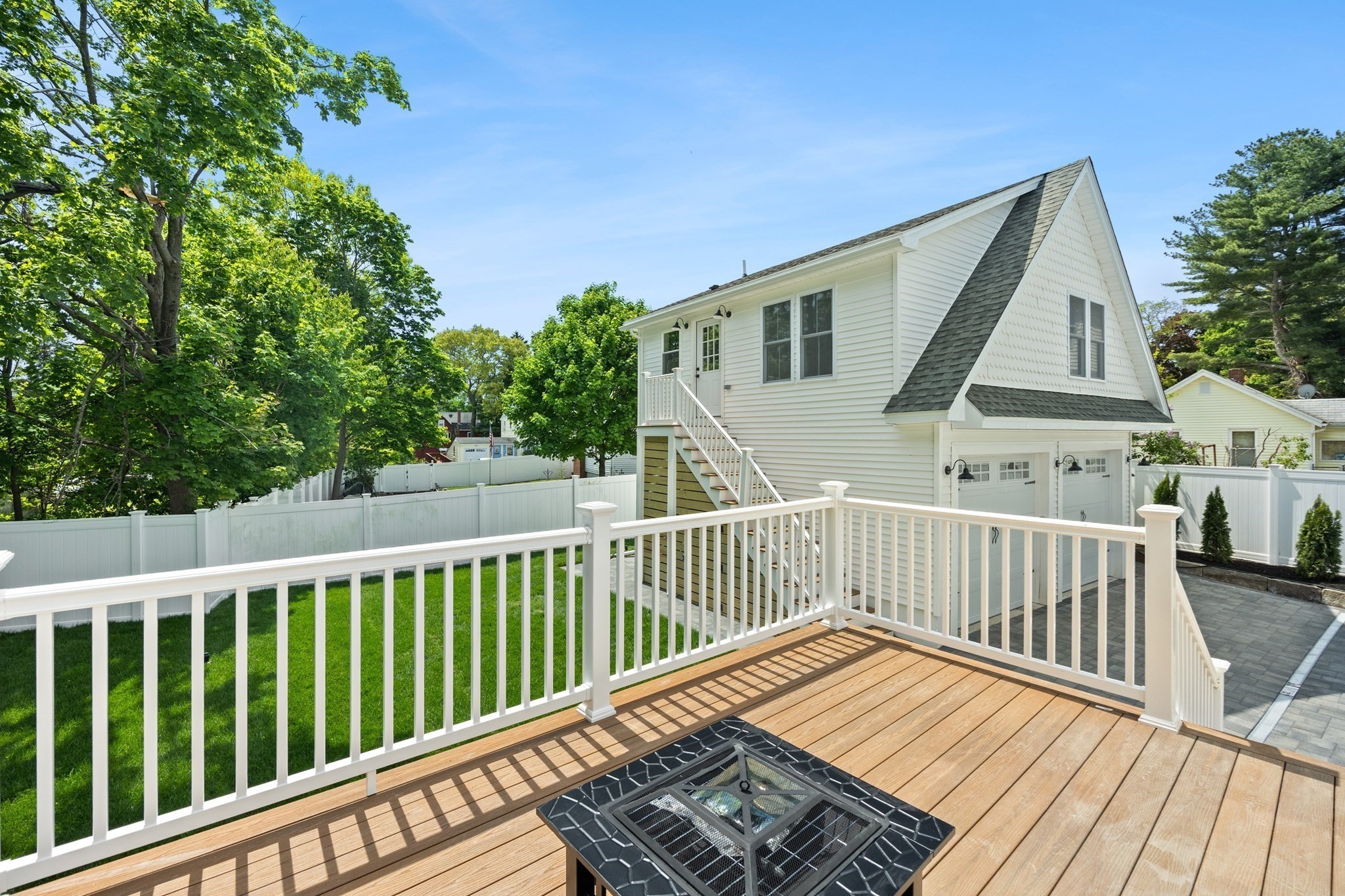 7 Somerville Ave Property Photo 9