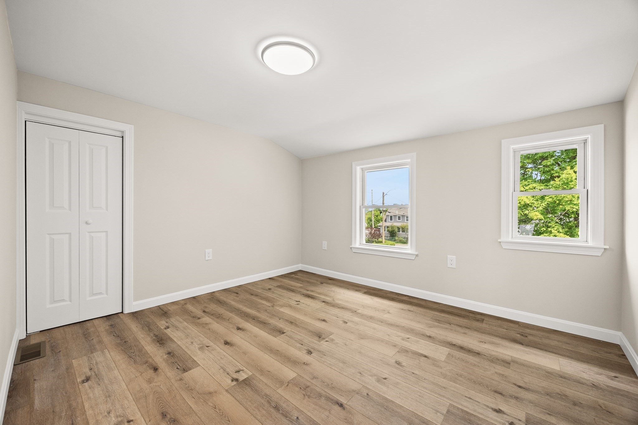7 Somerville Ave Property Photo 13