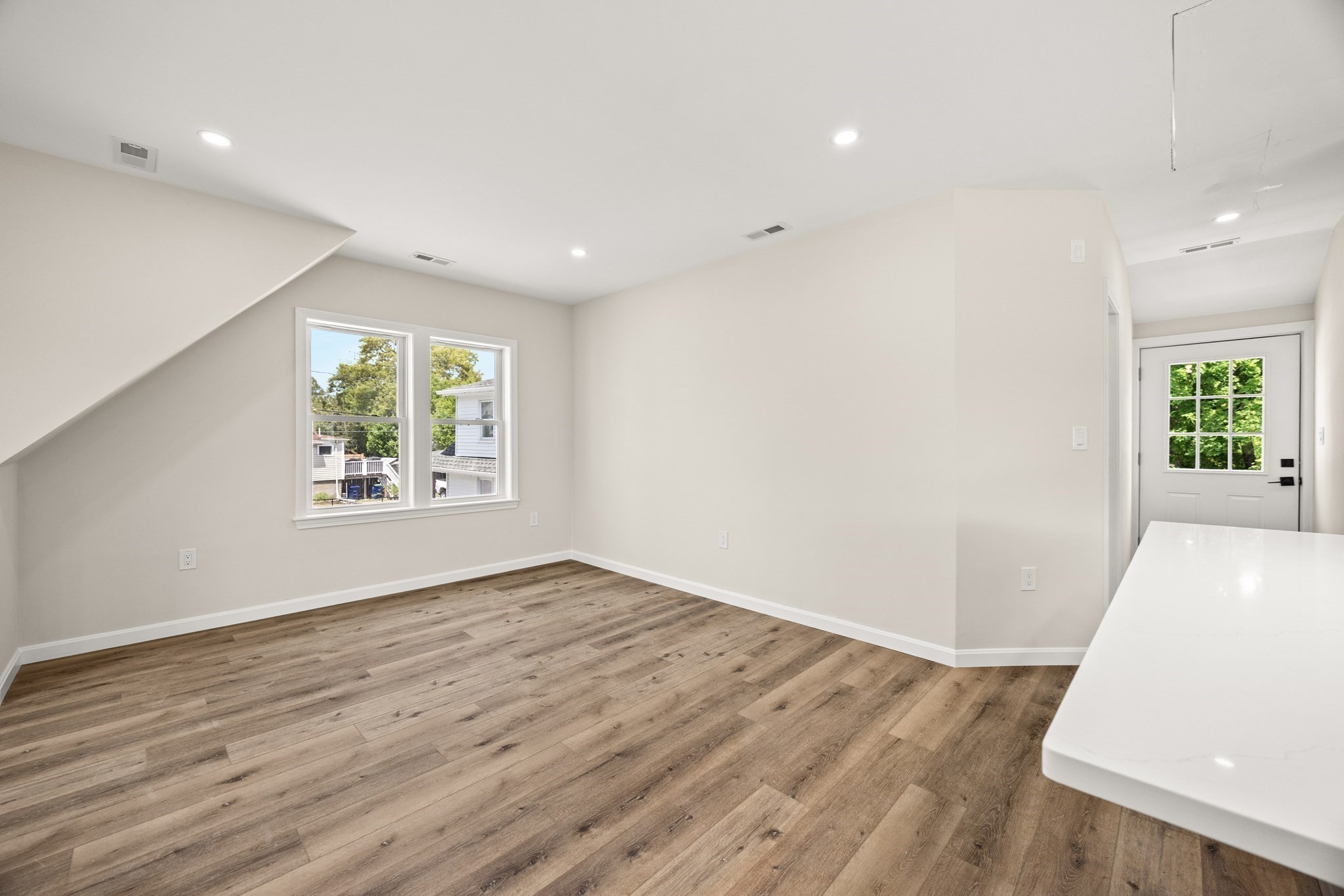 7 Somerville Ave Property Photo 23