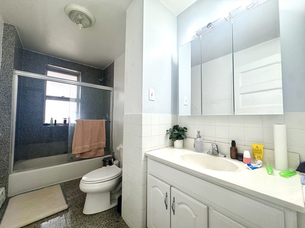 260 Aspinwall Ave # 1 Property Photo 4