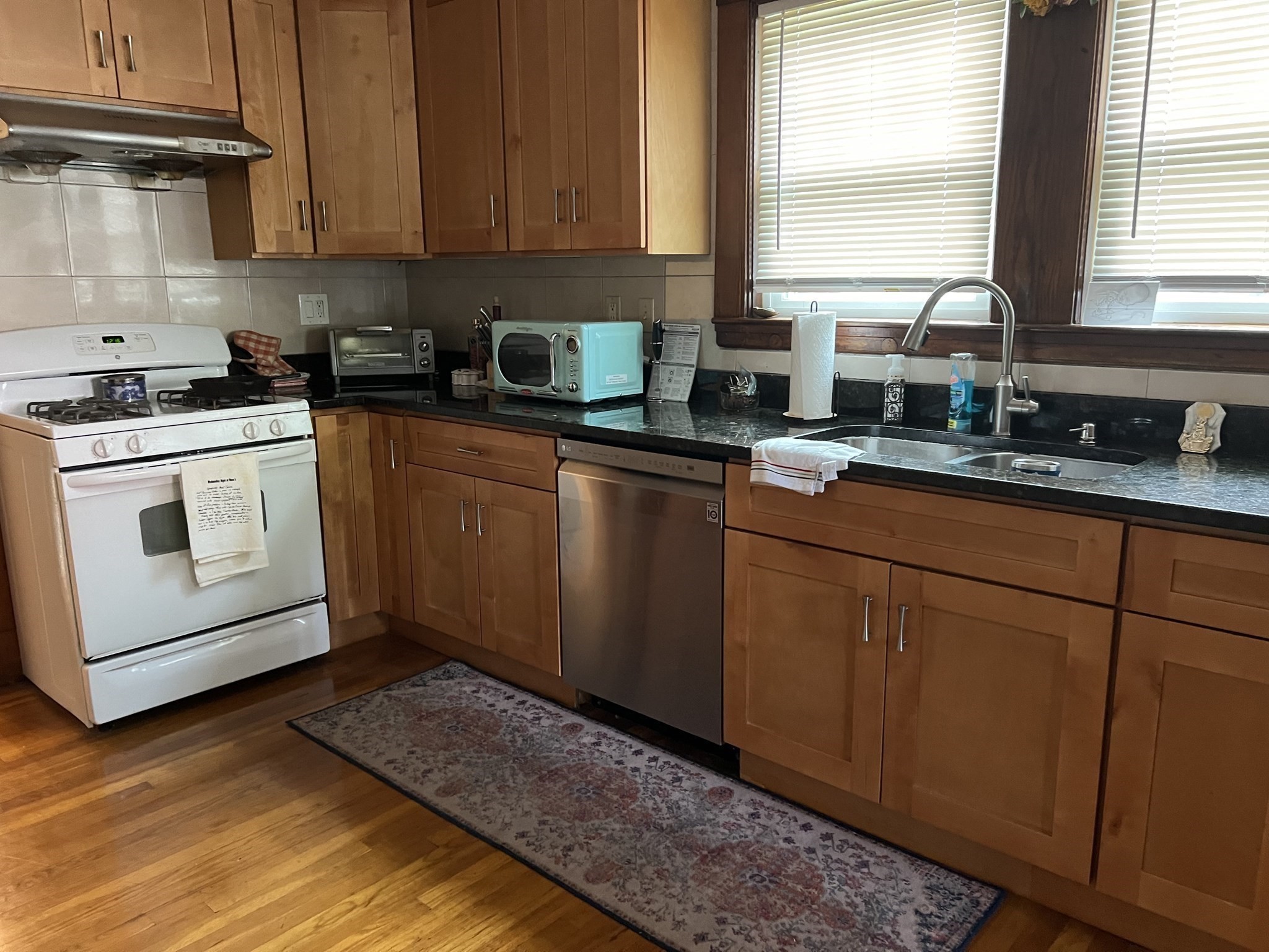 277 Lexington Street Property Photo 2