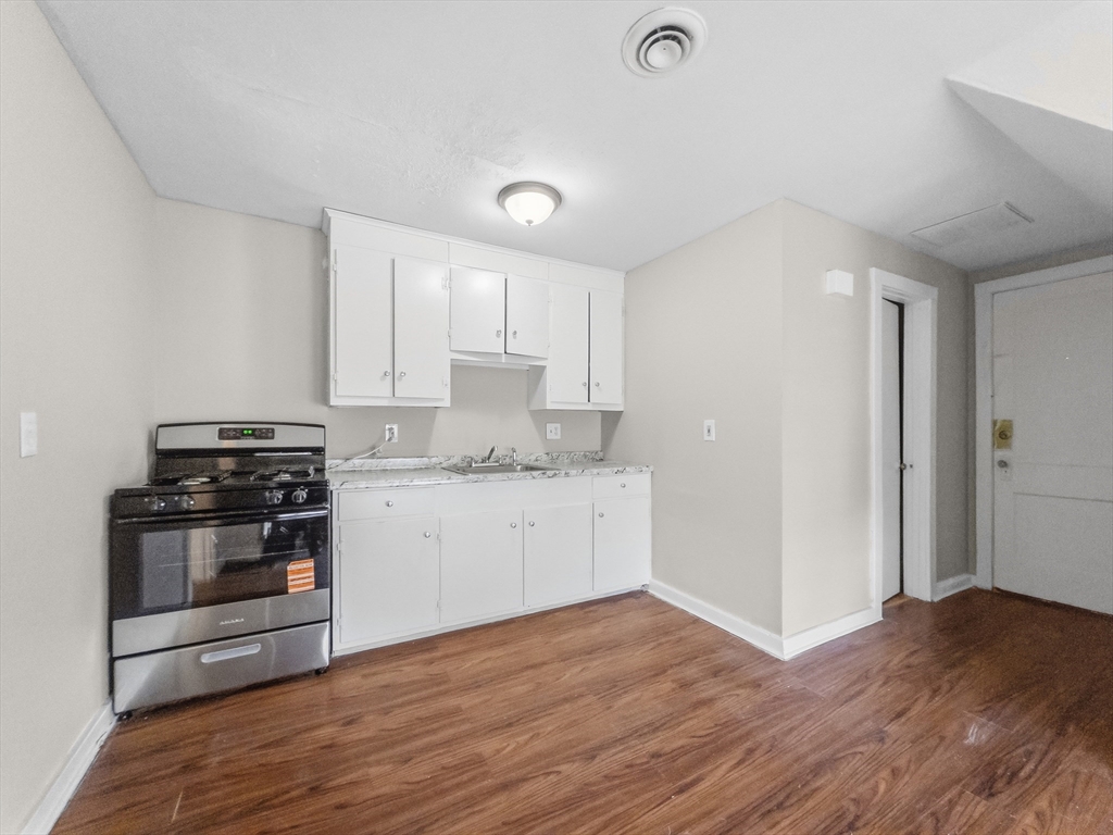 286 Pine St # 3r Property Photo 4