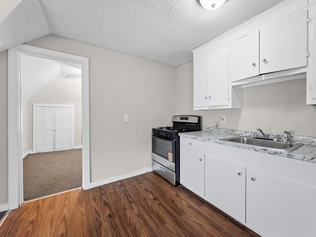 286 Pine St # 3r Property Photo 5