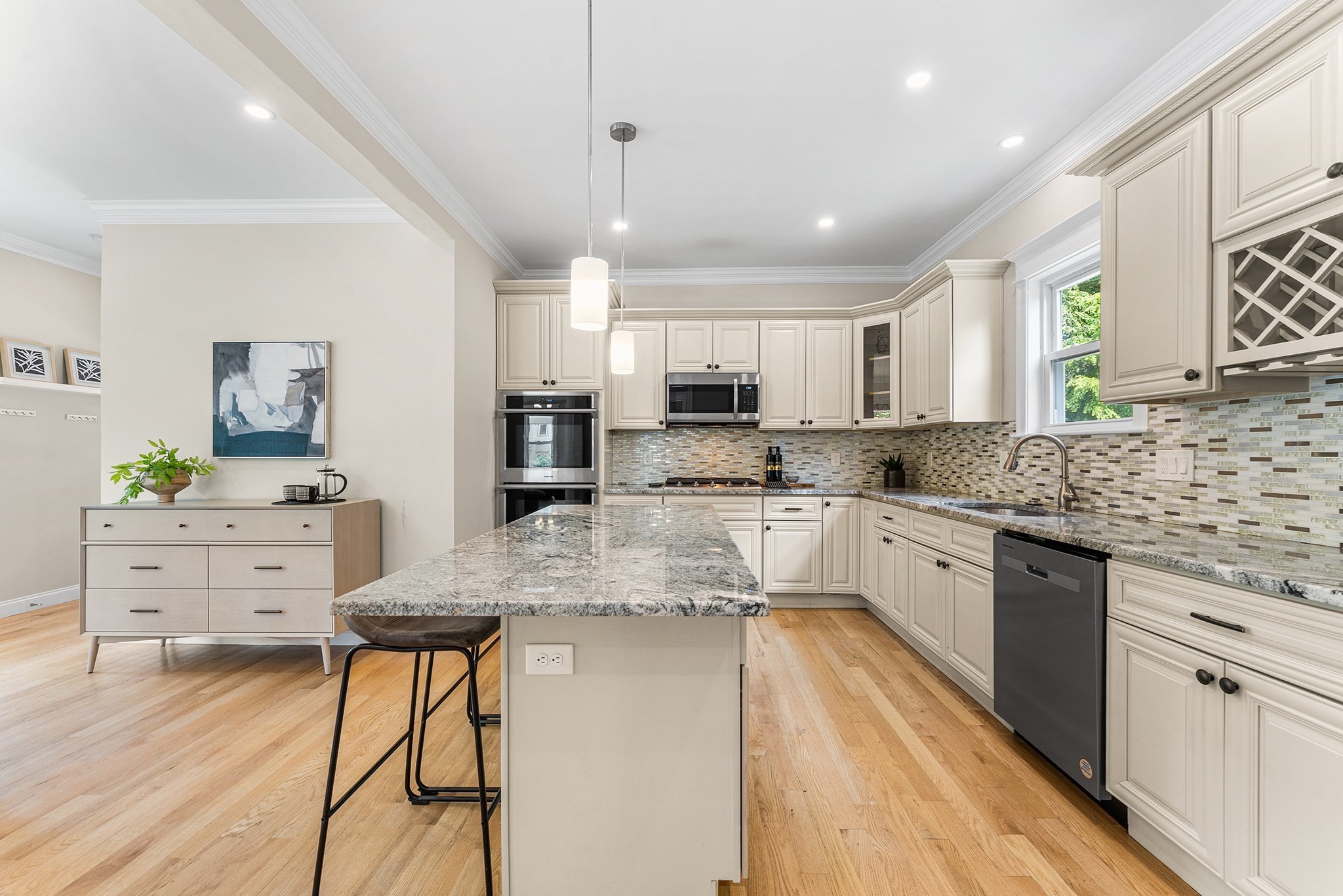 156 Ashmont St Property Photo 4