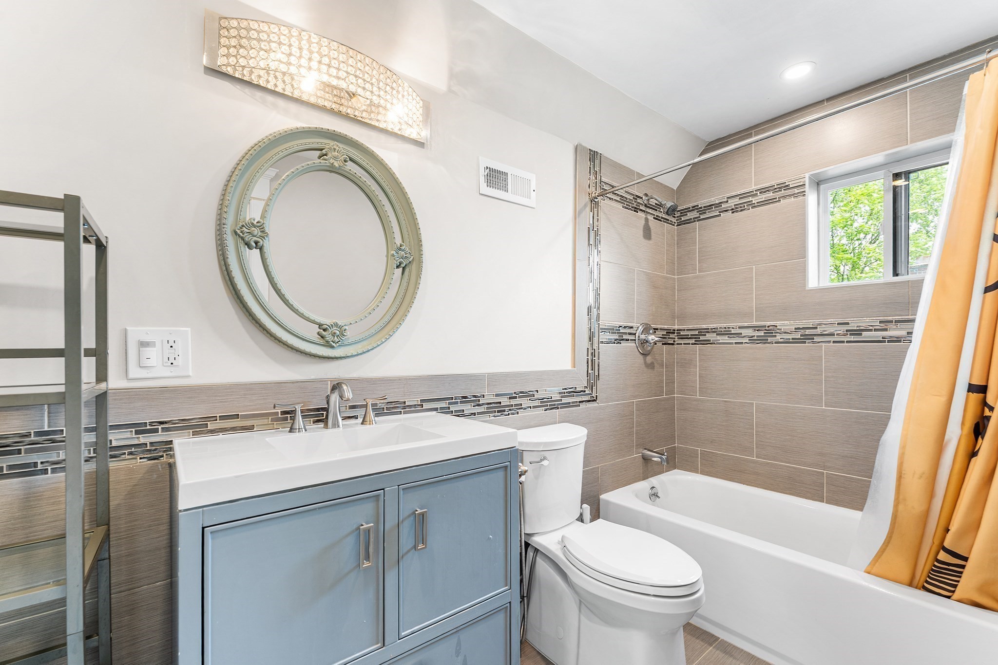 156 Ashmont St Property Photo 29