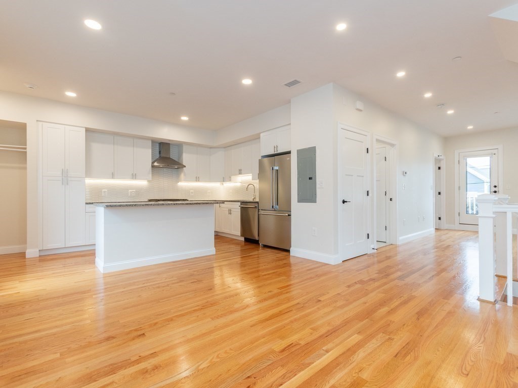 210 Adams # 3 Property Photo 6