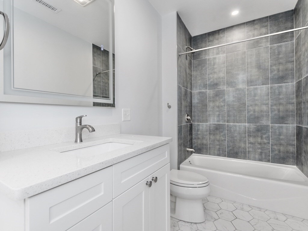 210 Adams # 3 Property Photo 13