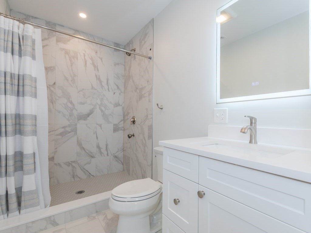210 Adams # 3 Property Photo 20