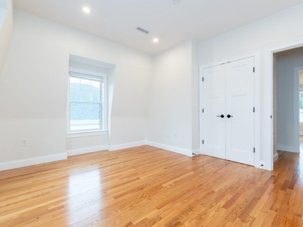 210 Adams # 3 Property Photo 24