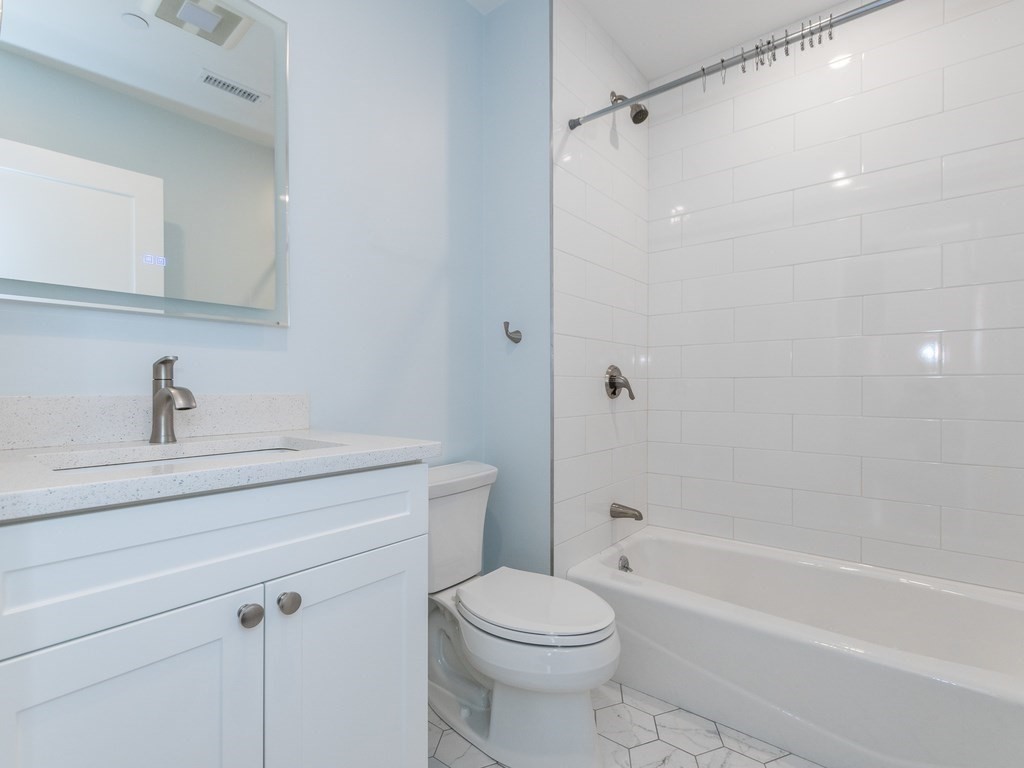 210 Adams # 3 Property Photo 25