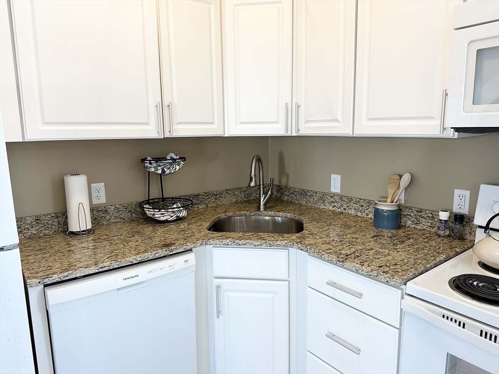 97a Beach Ave Winter Only Property Photo 11