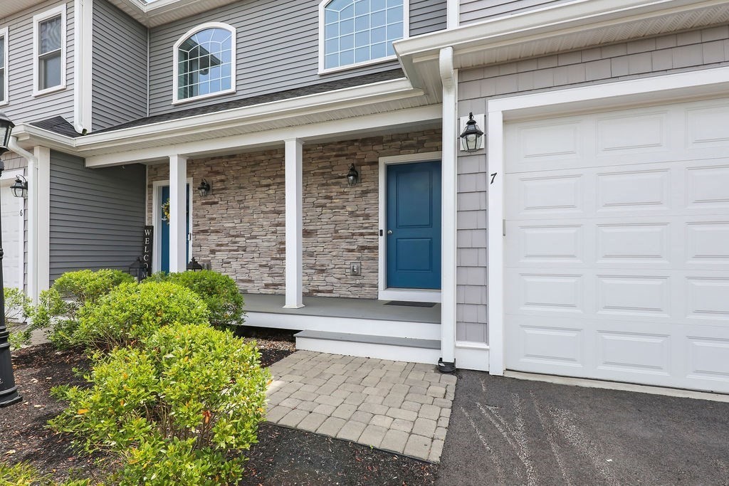 90 Lebaron Boulevard # 7 Property Photo 2