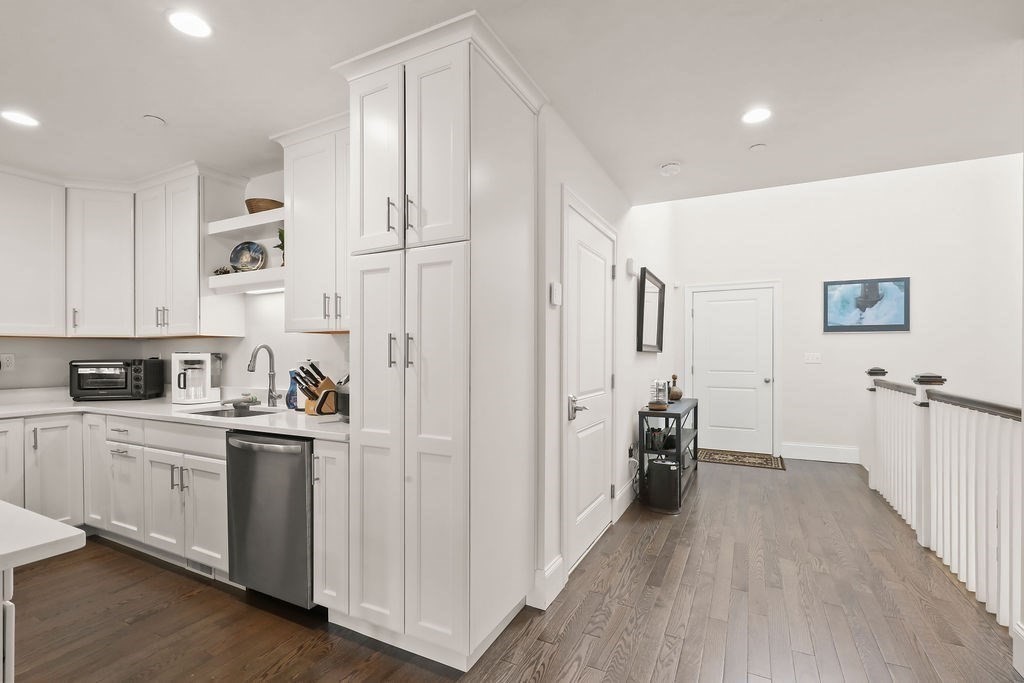 90 Lebaron Boulevard # 7 Property Photo 5