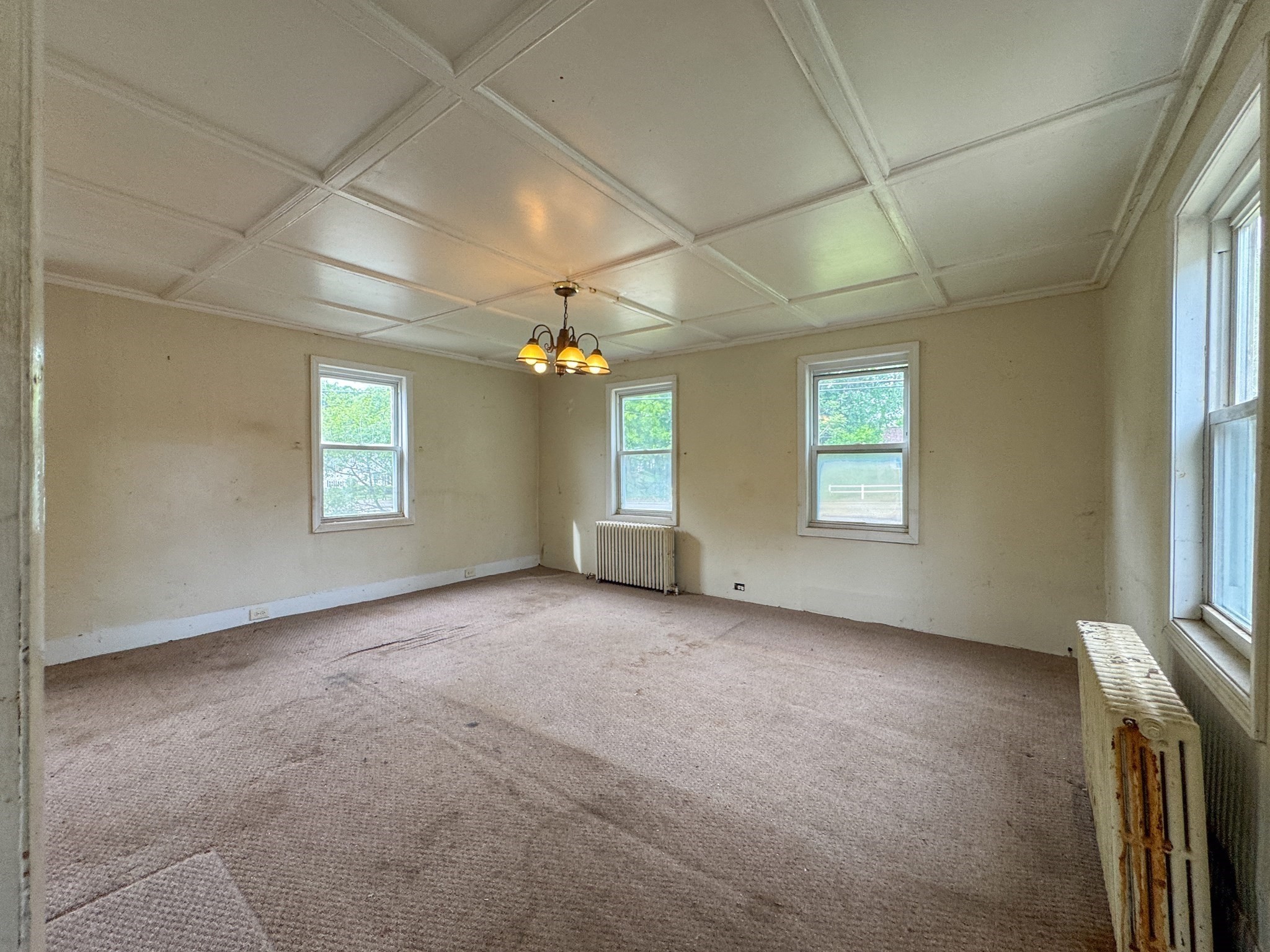 484 S Franklin St Property Photo 4