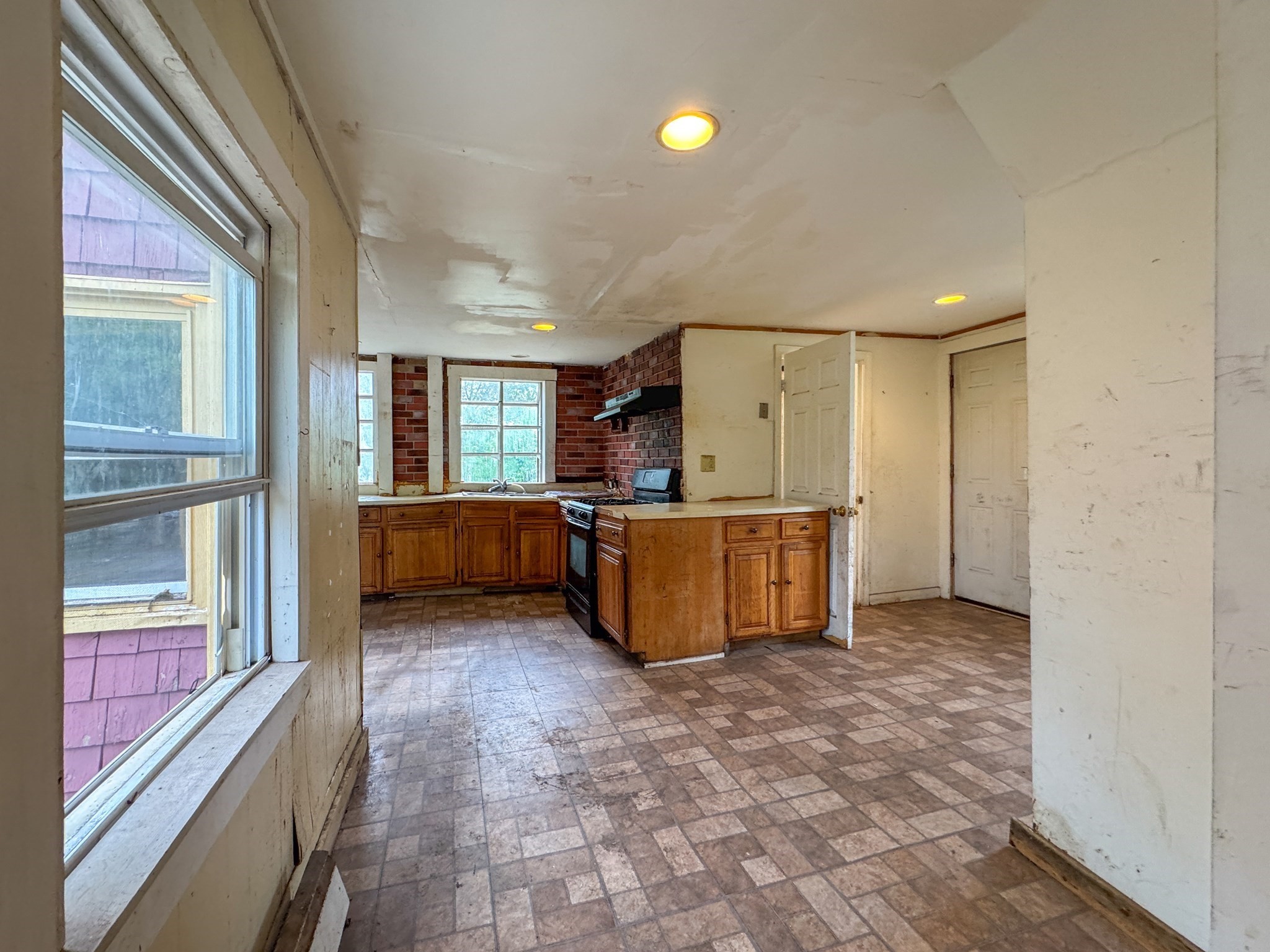 484 S Franklin St Property Photo 7