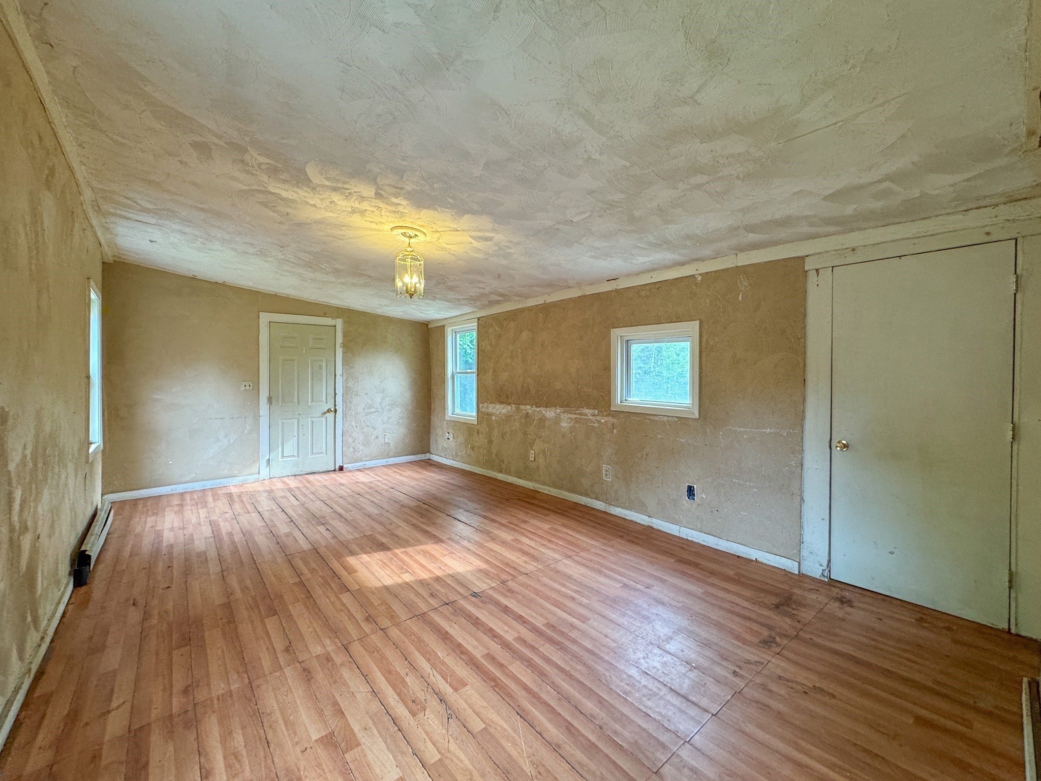 484 S Franklin St Property Photo 10