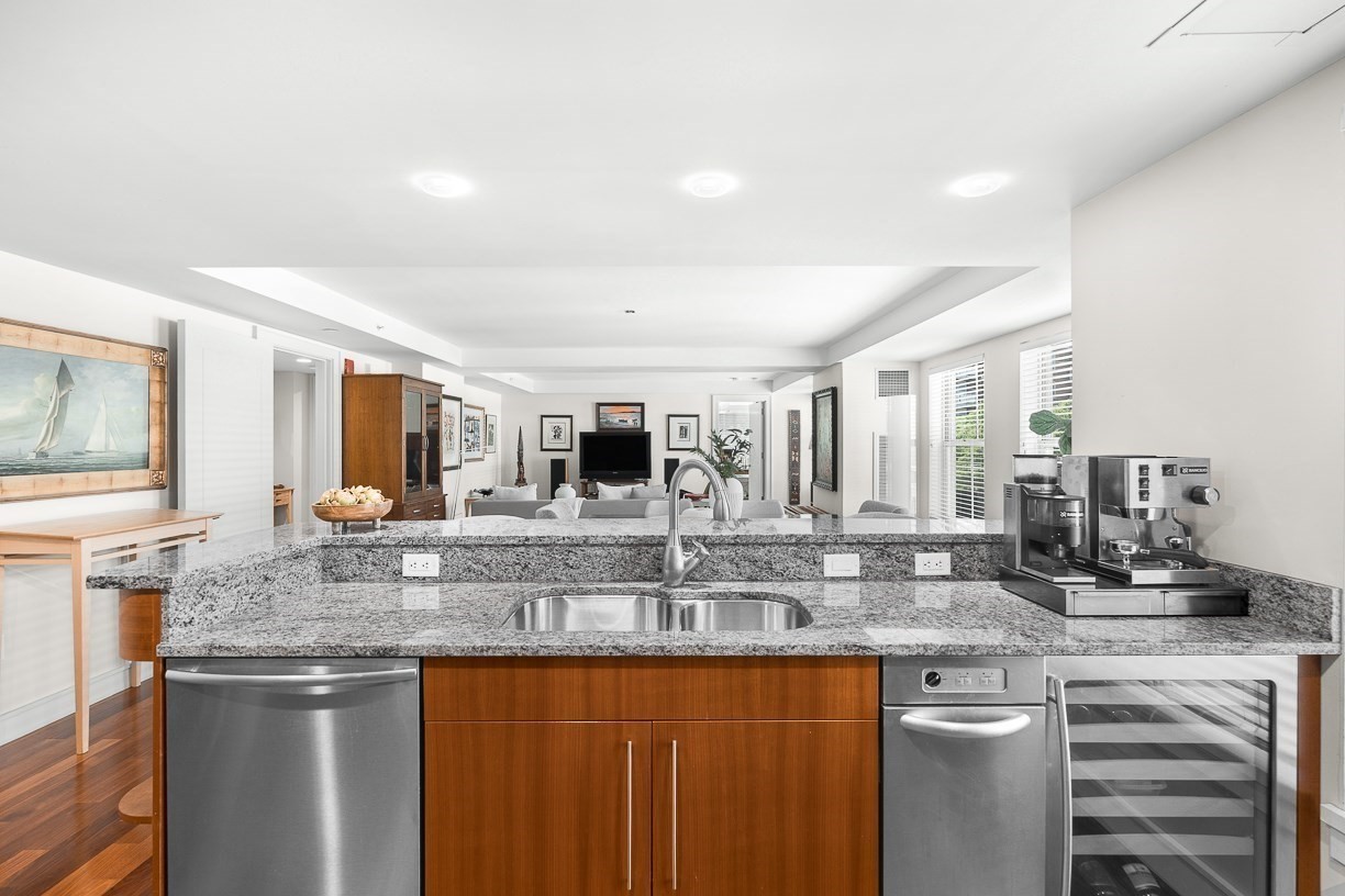 4 Battery Wharf # 4302 Property Photo 6