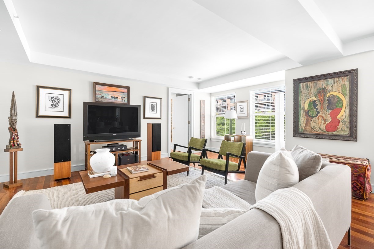 4 Battery Wharf # 4302 Property Photo 8