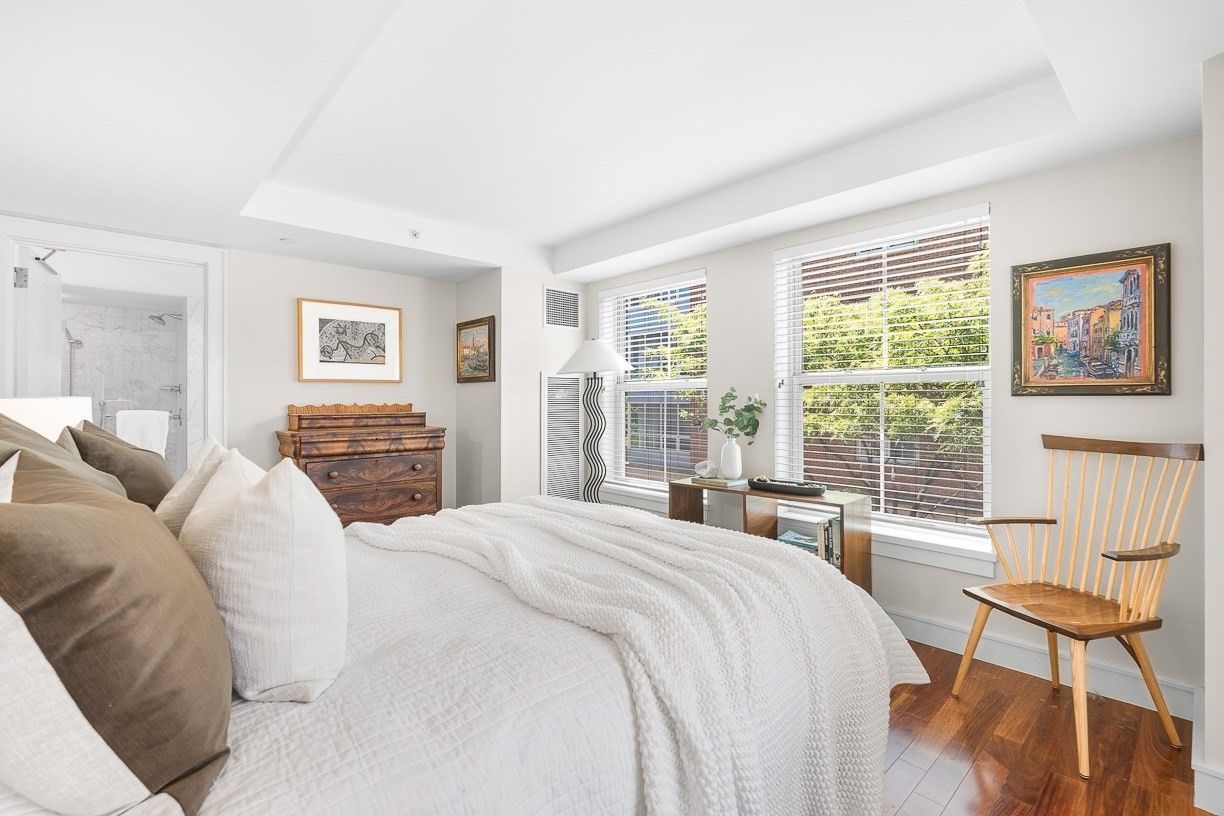 4 Battery Wharf # 4302 Property Photo 9