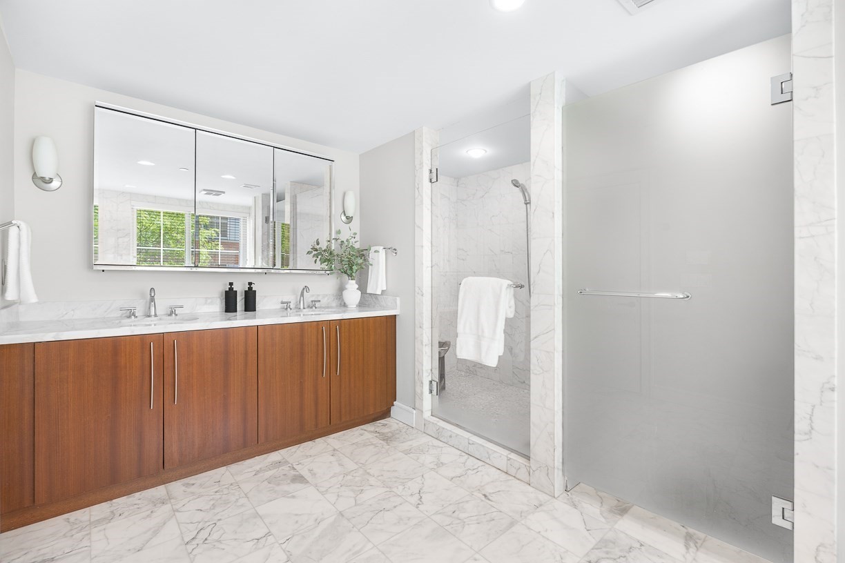 4 Battery Wharf # 4302 Property Photo 12