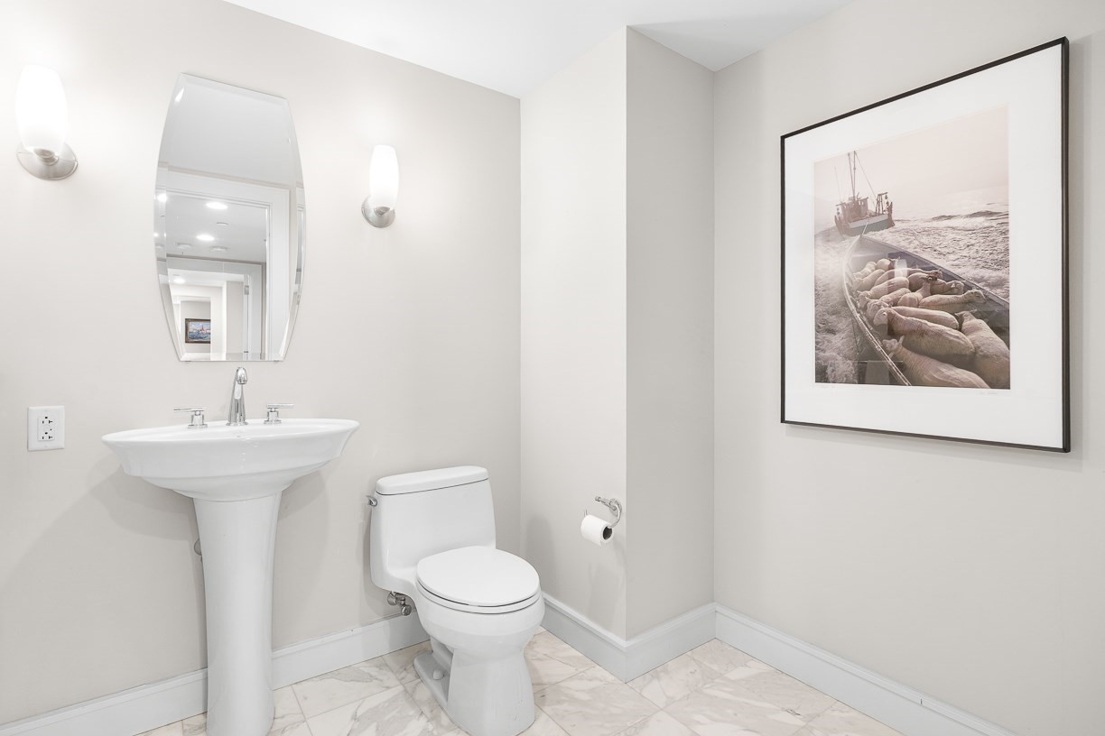 4 Battery Wharf # 4302 Property Photo 15