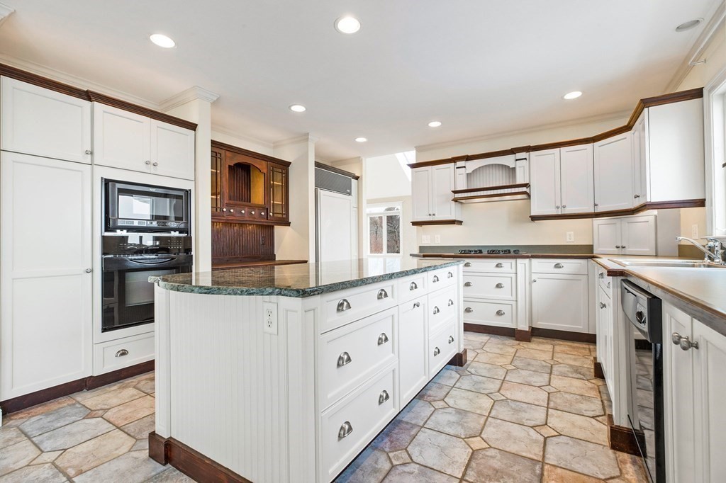 42 Oak Bluff Cir Property Photo 13