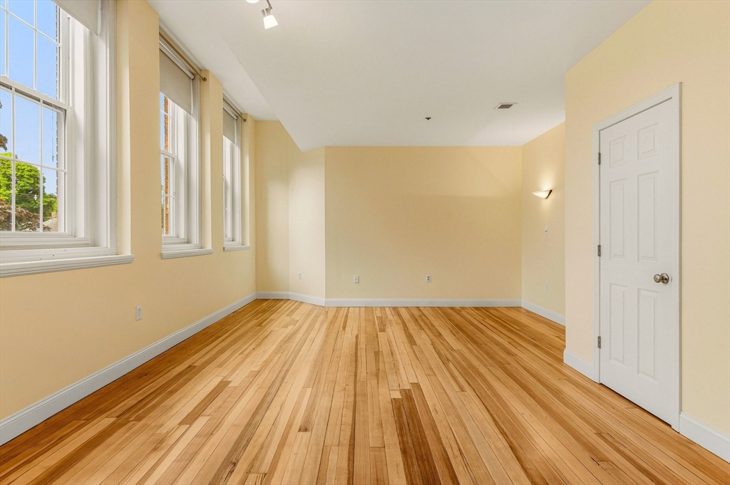 160 Salem Street # 201 Property Photo 7