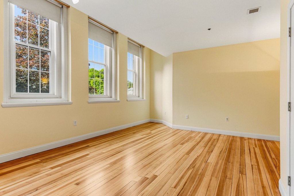 160 Salem Street # 201 Property Photo 8