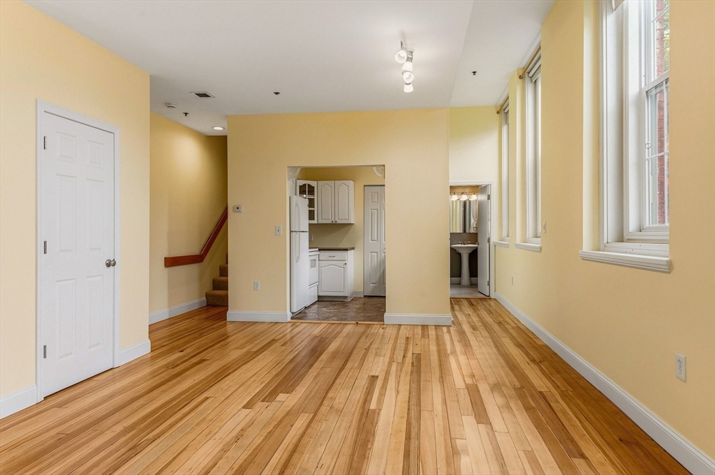 160 Salem Street # 201 Property Photo 11