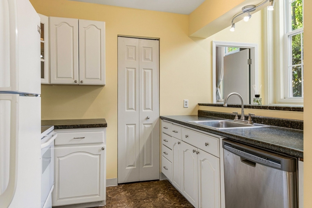 160 Salem Street # 201 Property Photo 13