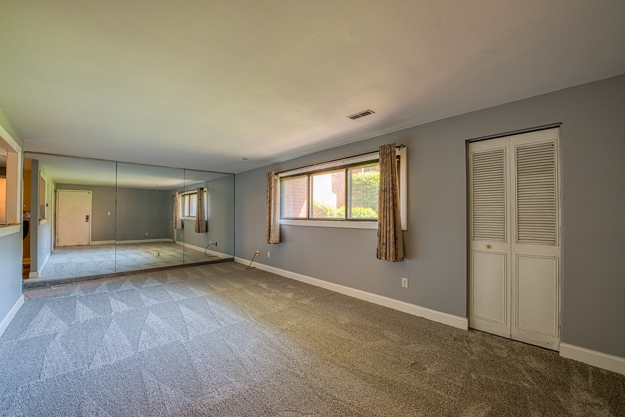 221 Oak St # 15 Property Photo 6