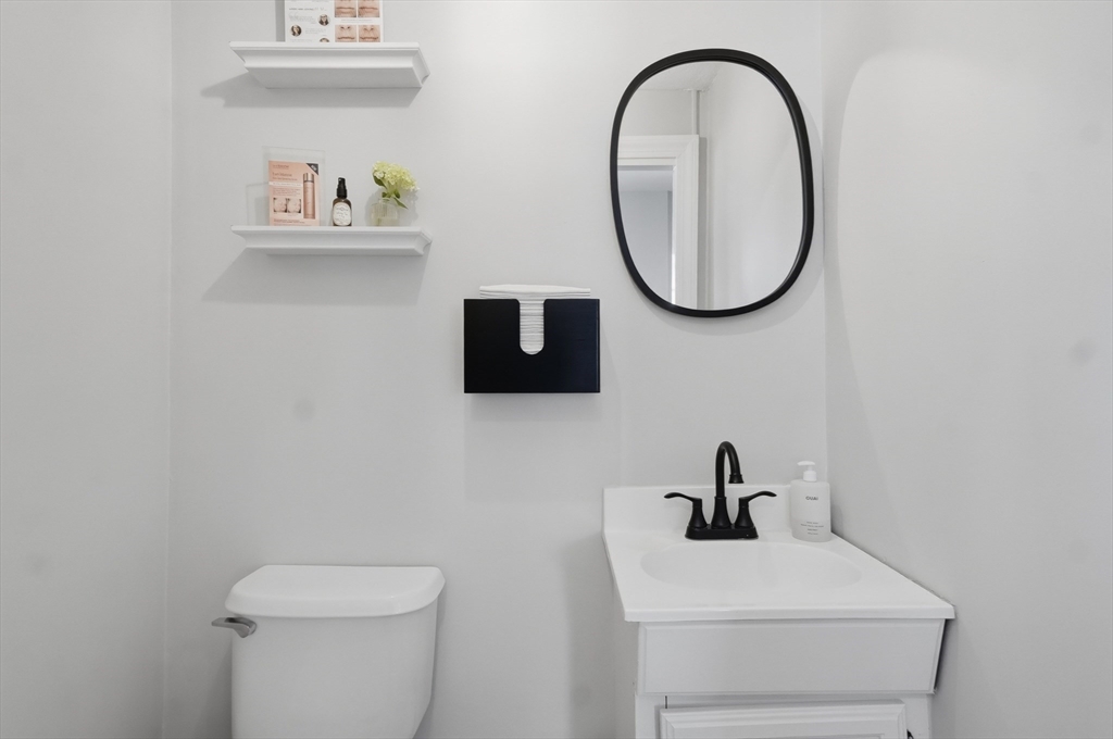 52 Pleasant Street Property Photo 27