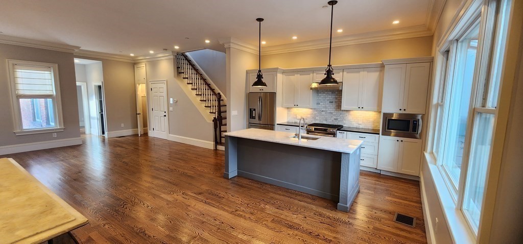 118 F Property Photo 1