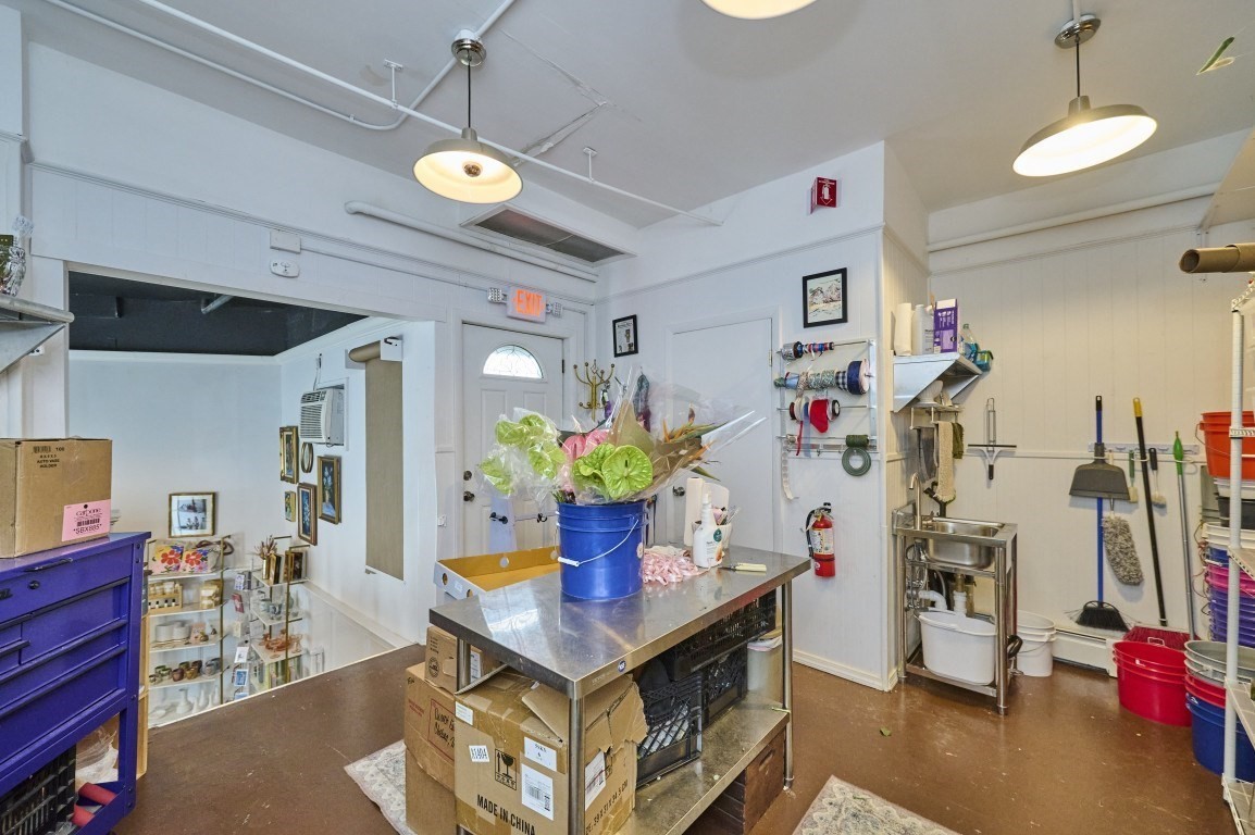 55 Elm St Property Photo 15